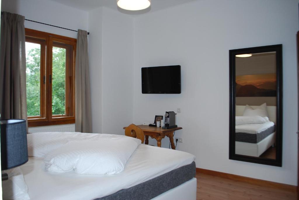 Alpenhaus Kesselfall, Summercard Included Kaprun Room photo